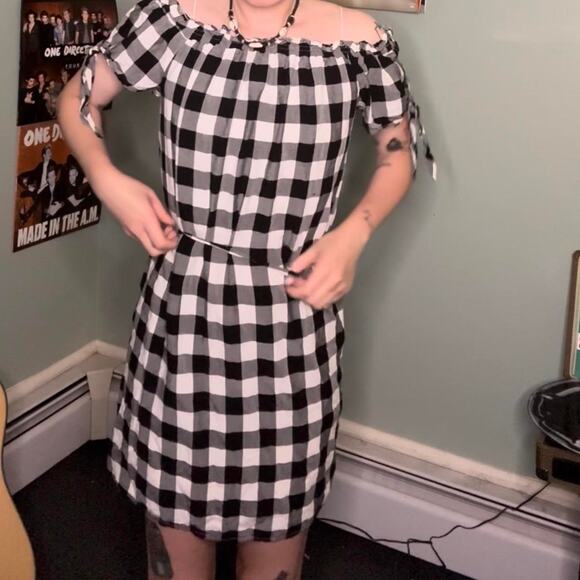 Black and white checkered Loft dress with tie up sleeves - Picture 4 of 5